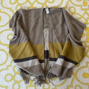 NWOT CAbi Sweater Shrug. Sz XS/S